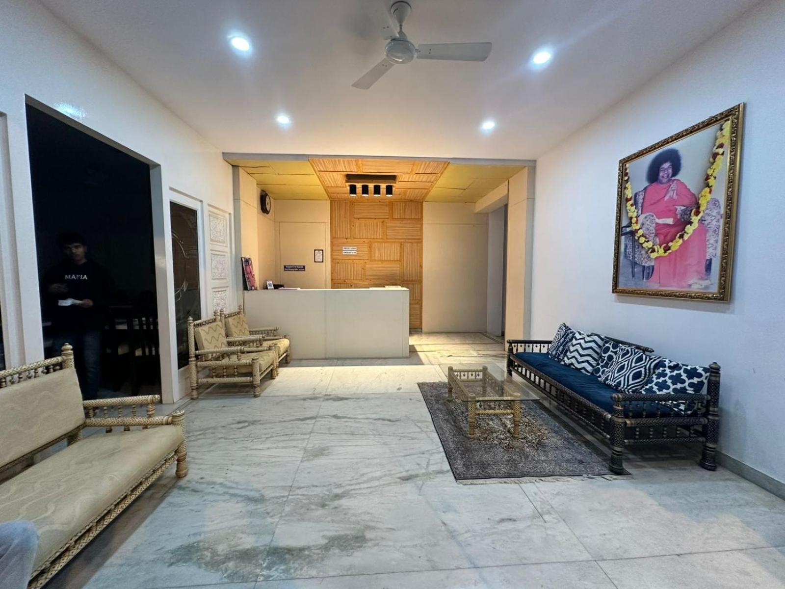 Hotel Sri Sathya Sai Bangalore Eksteriør billede