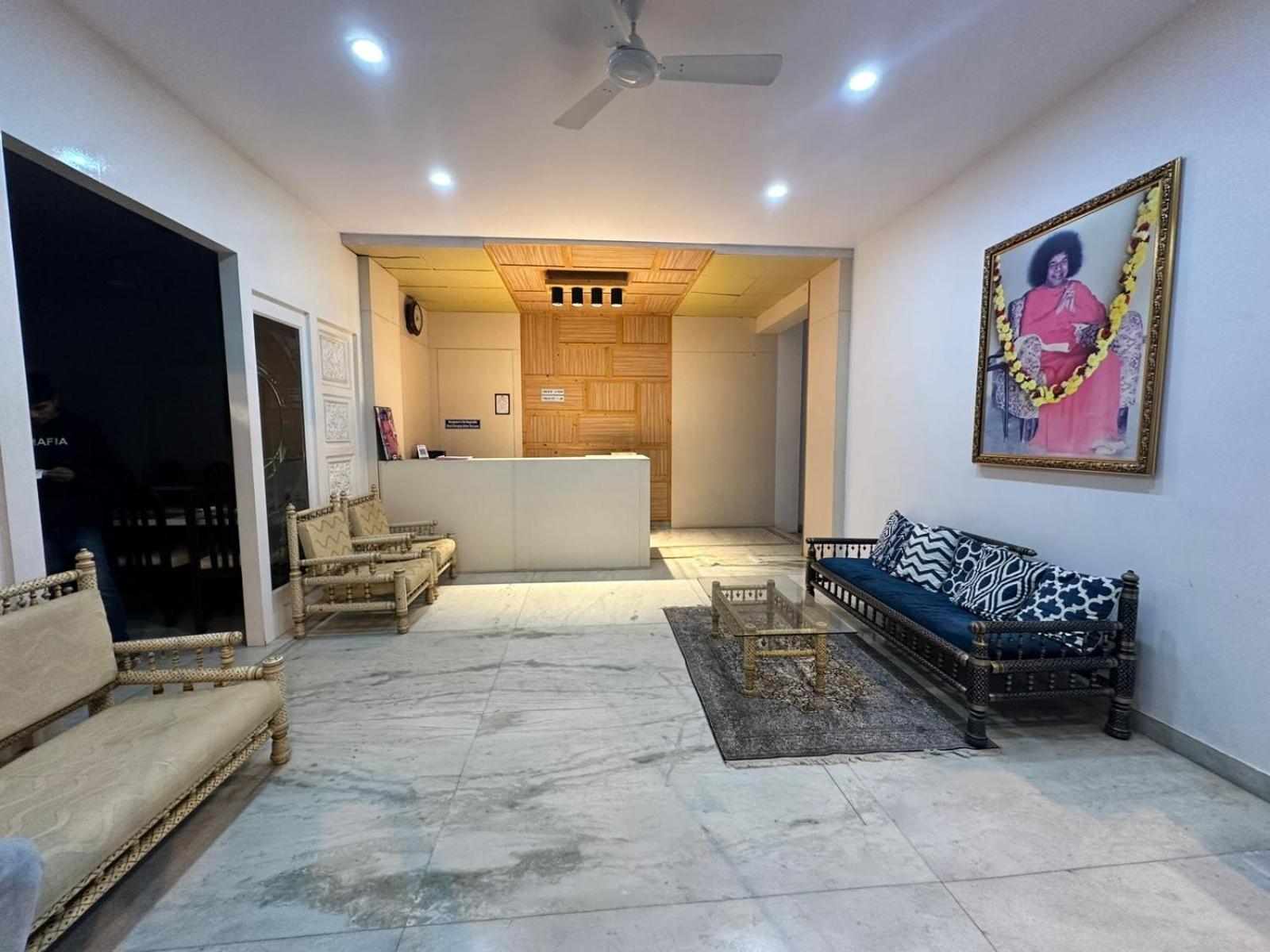 Hotel Sri Sathya Sai Bangalore Eksteriør billede