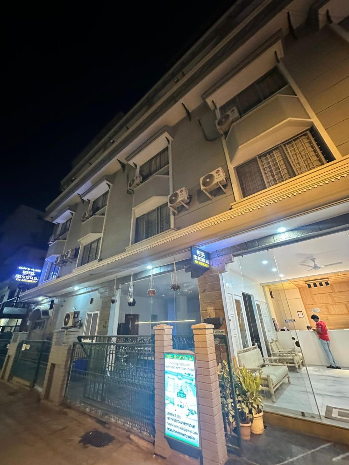 Hotel Sri Sathya Sai Bangalore Eksteriør billede