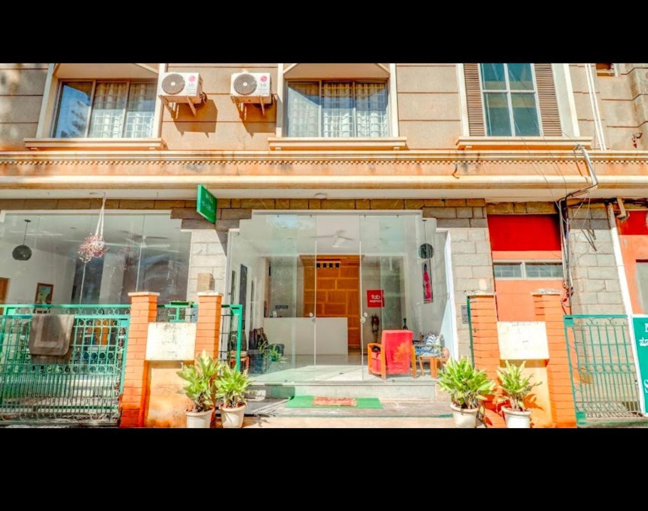 Hotel Sri Sathya Sai Bangalore Eksteriør billede